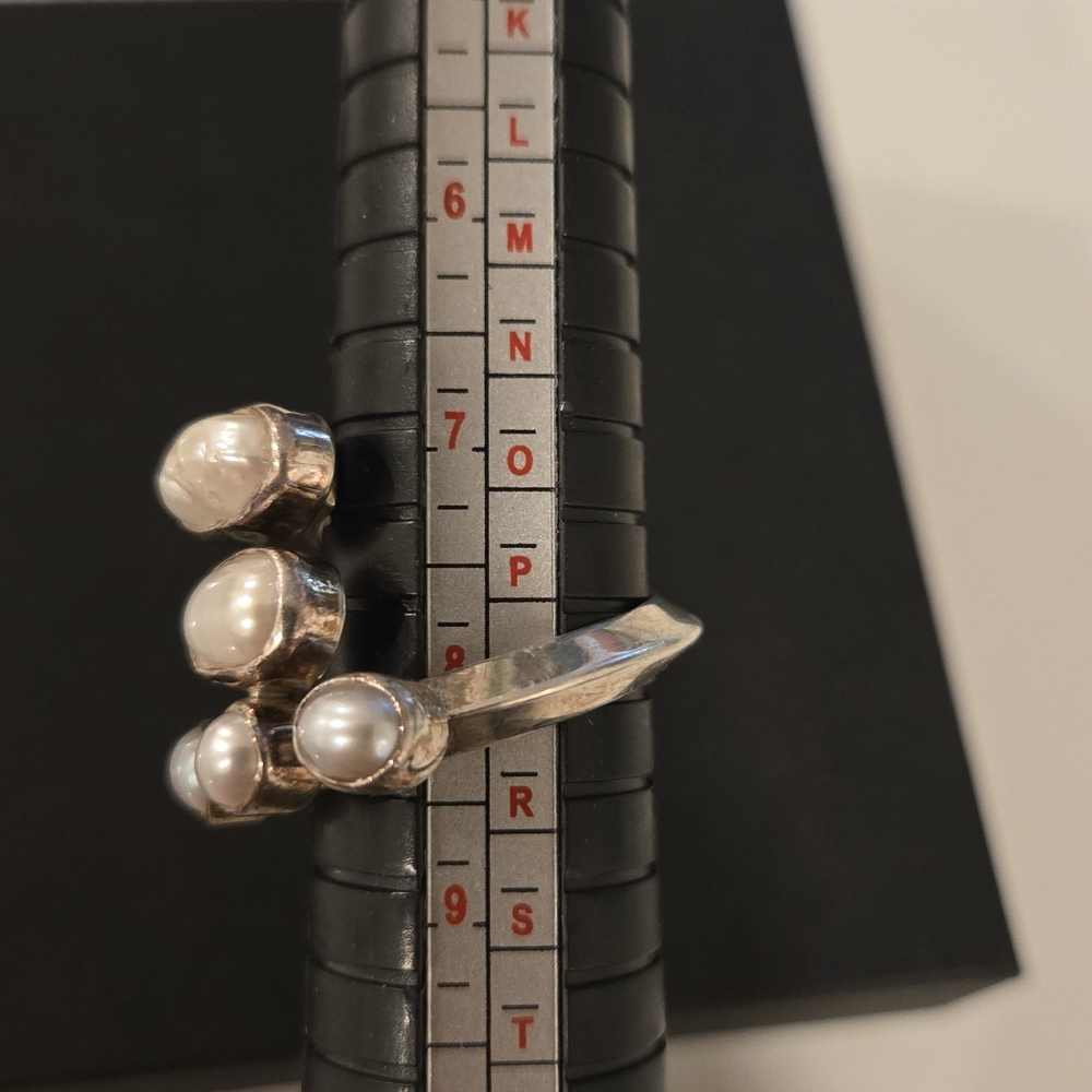 Lilly Barrack Elegant Silver and Pearl Women's Ring - Picture 2 of 3